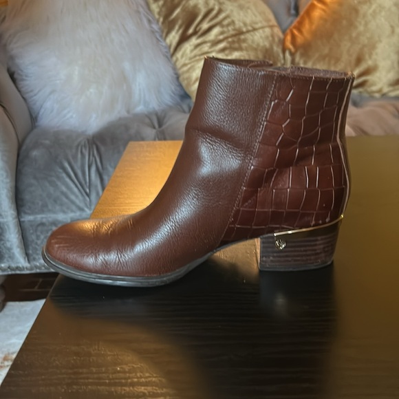 Isola Daylin Brown Leather Ankle Boots size 7 worn a handful of times. - Picture 6 of 12